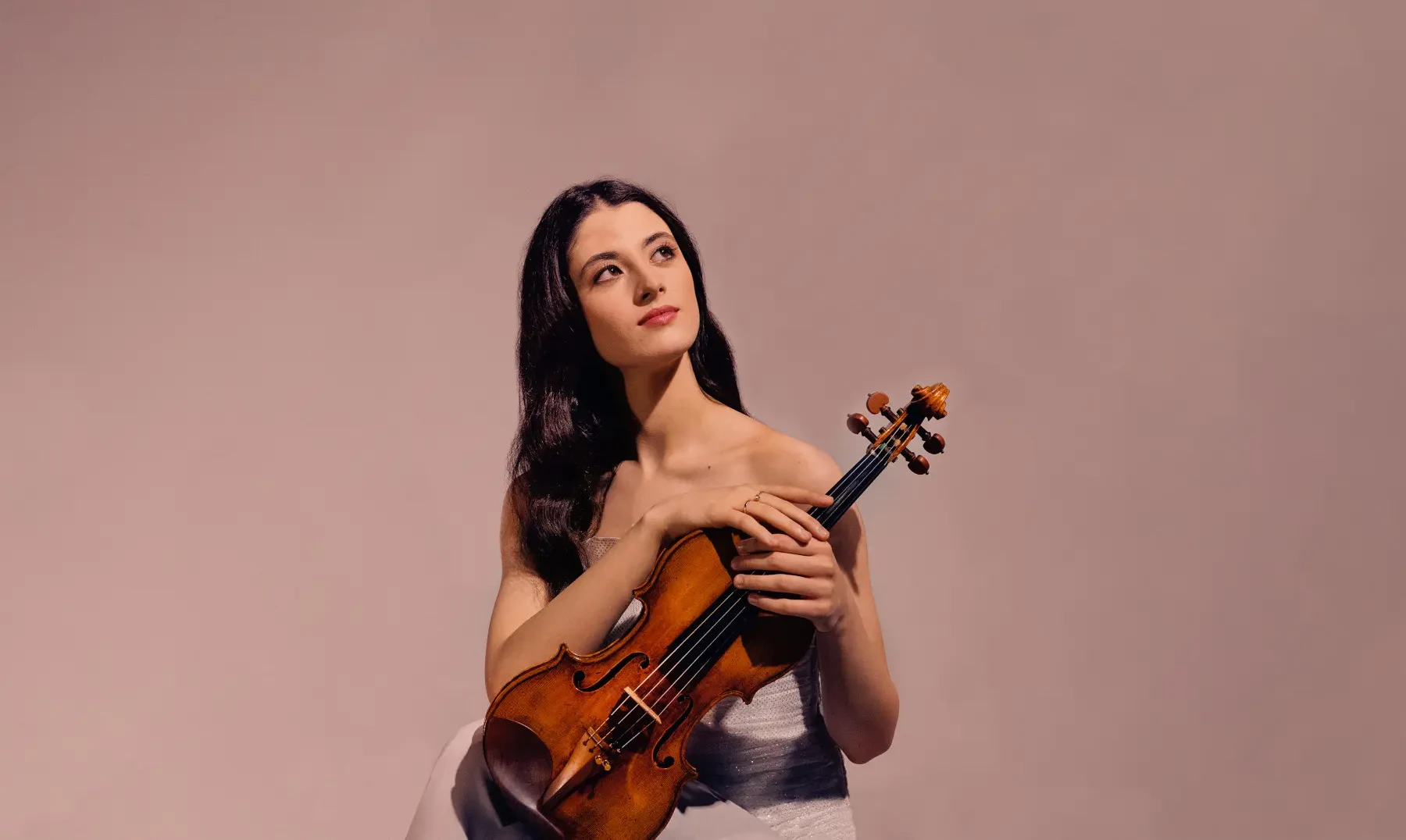 María Dueñas professional violinist classical music